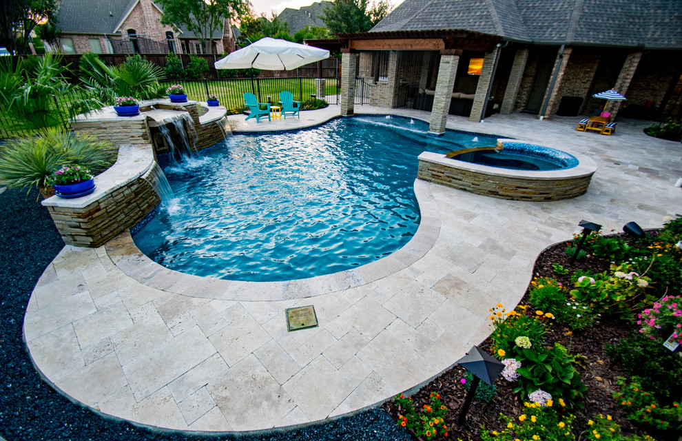 Transitional Curved Pool with Amazing Water Features Transitional