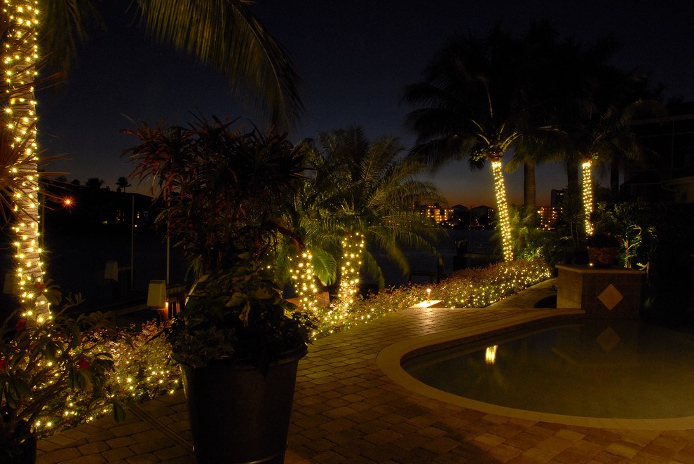 Tree Lighting Classique Piscine Wilmington par Outdoor Lighting
