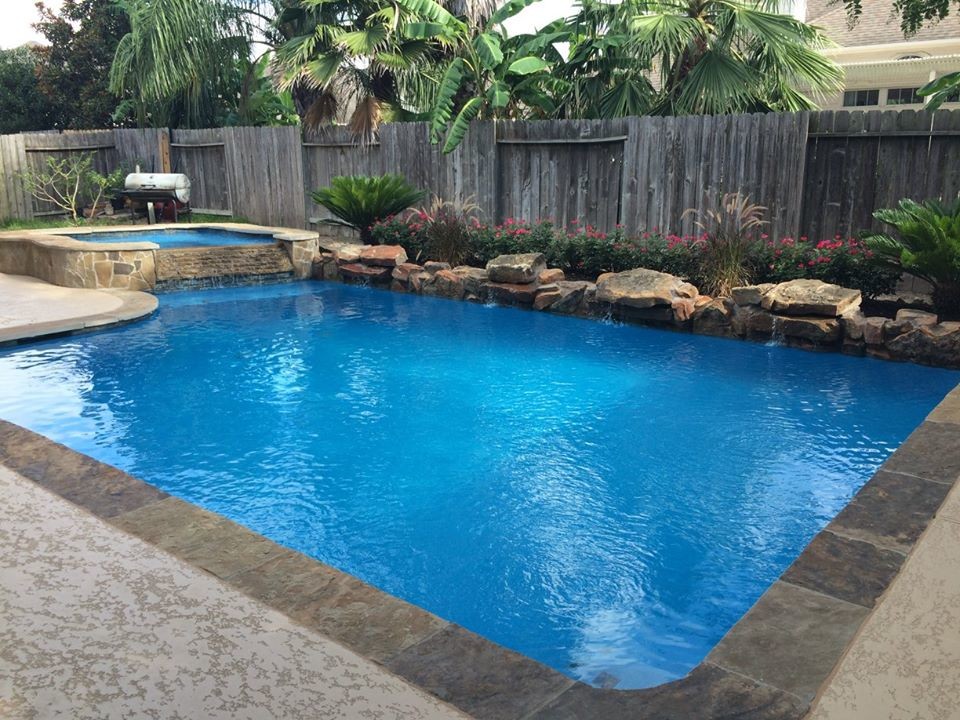 Mid-sized island style backyard concrete and rectangular natural hot tub photo in Houston