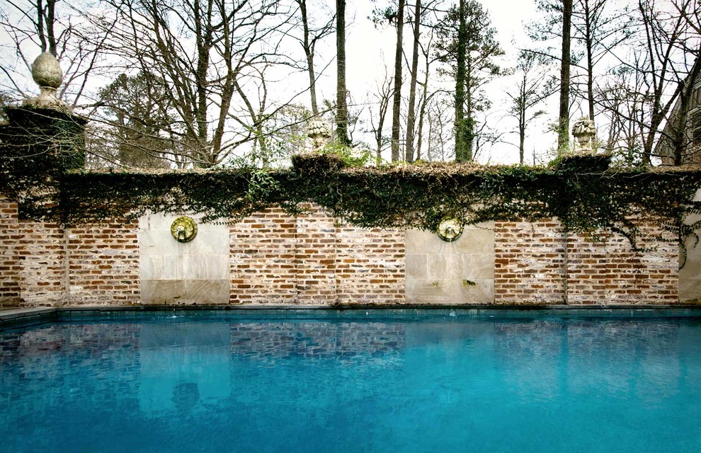 На фото: бассейн в классическом стиле