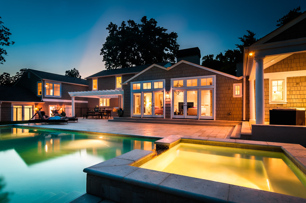 Großer Klassischer Pool hinter dem Haus in rechteckiger Form mit Betonboden in Oklahoma City