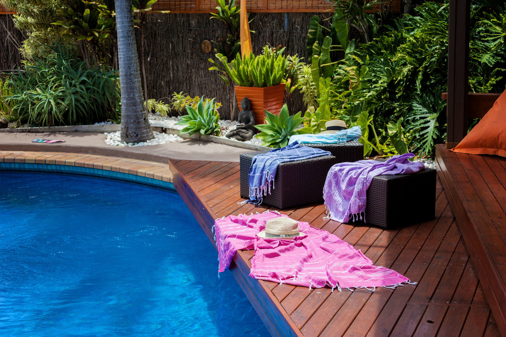 シドニーにあるトロピカルスタイルのおしゃれなプールの写真