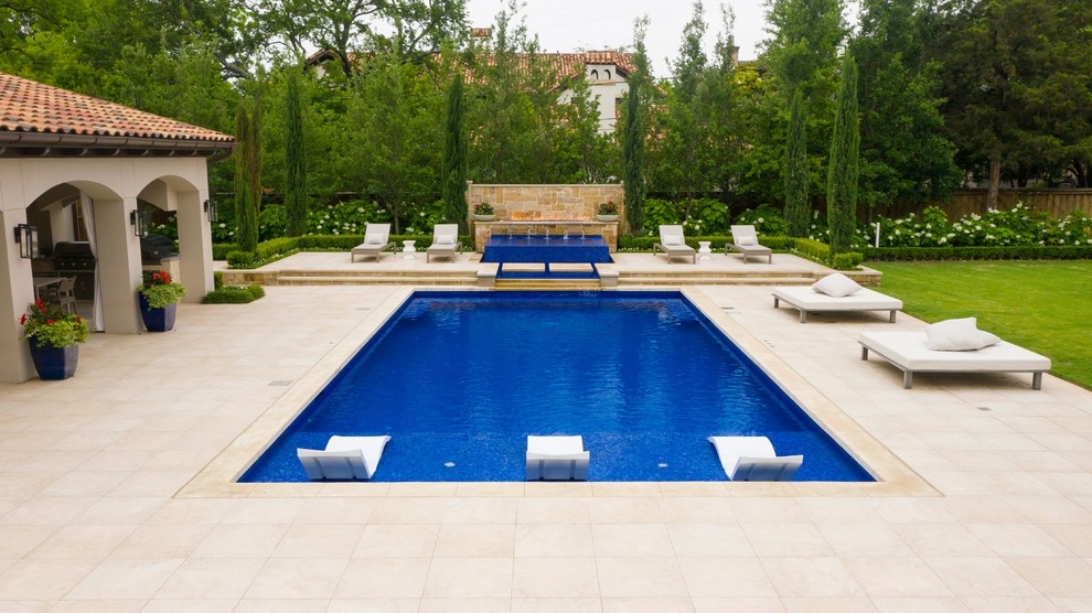 Diseño de piscinas y jacuzzis minimalistas rectangulares en patio trasero