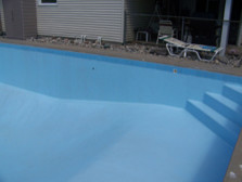 Exemple d'une piscine chic.