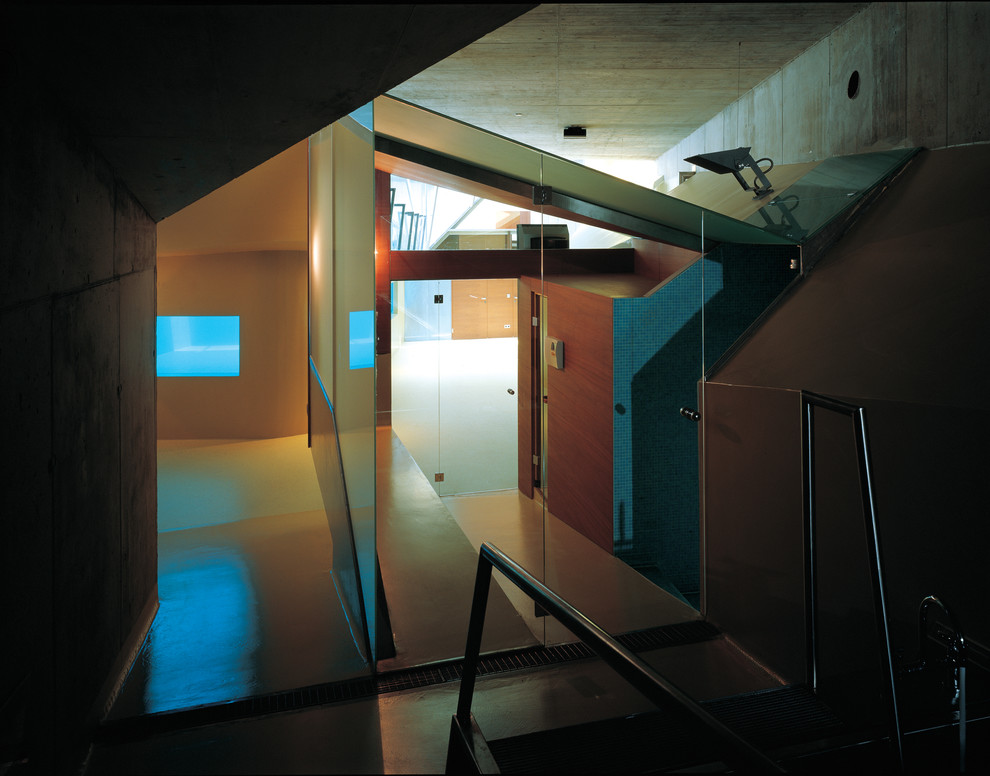 Aménagement d'un Abris de piscine et pool houses arrière contemporain.
