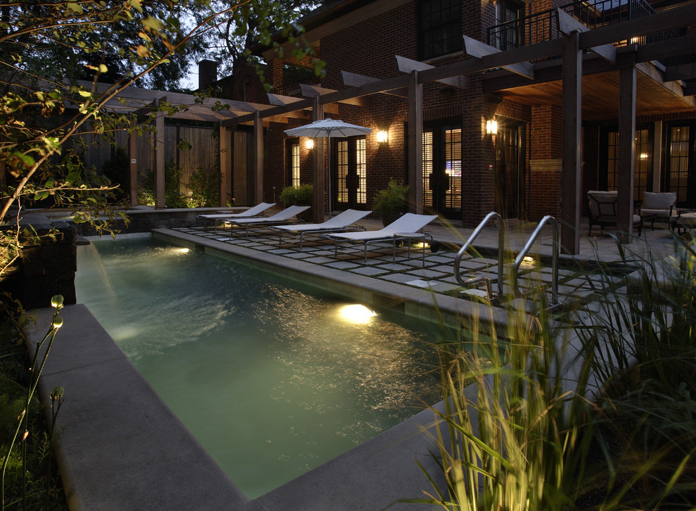 Traditional rectangular swimming pool in Chicago.