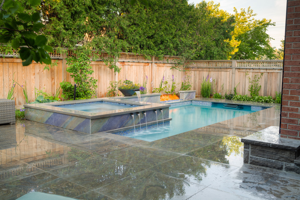 Идея дизайна: маленький бассейн в классическом стиле для на участке и в саду