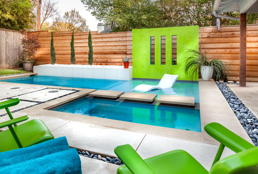 Pool - mid-sized modern backyard concrete and l-shaped pool idea in Dallas