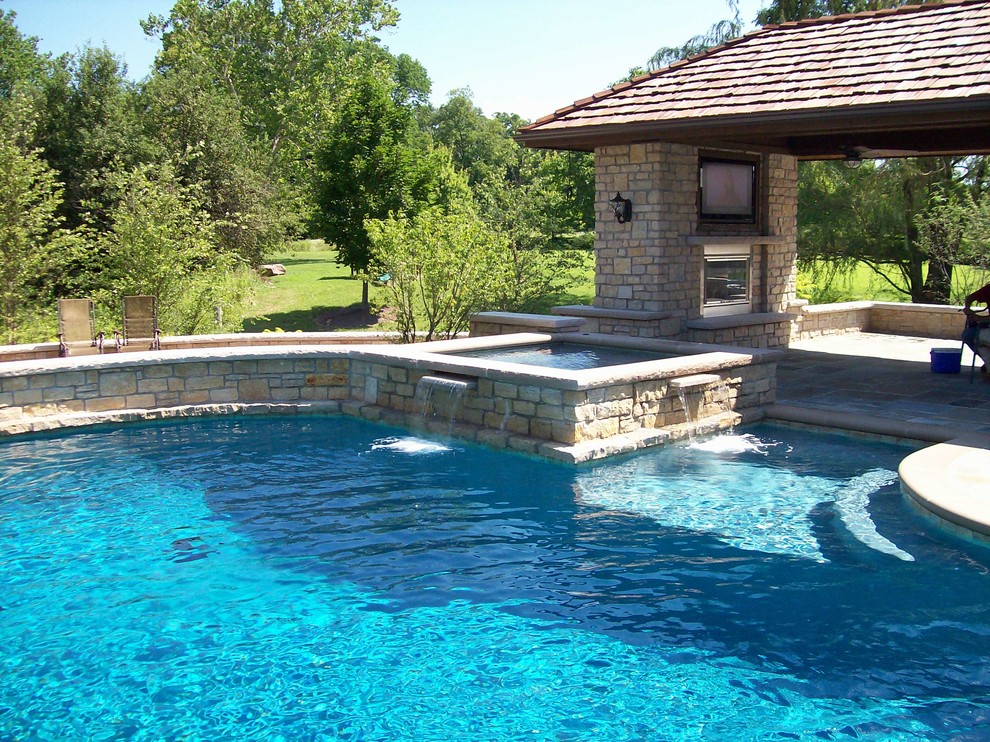 Example of a classic pool design in Cincinnati