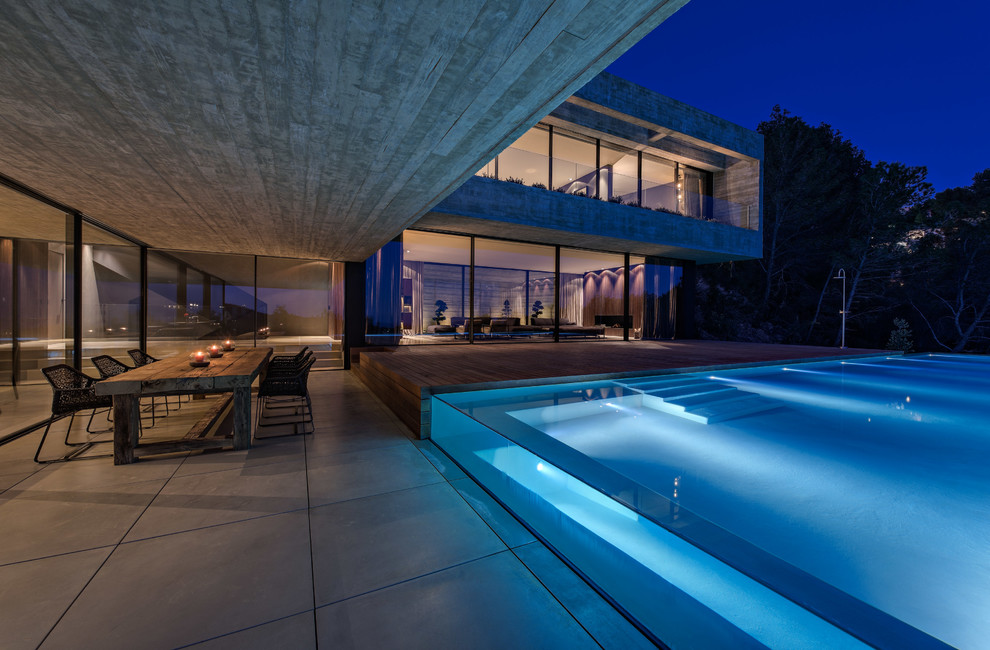 Cette photo montre un grand Abris de piscine et pool houses tendance rectangle avec une cour.