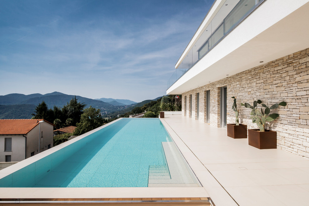 Diseño de piscina minimalista grande rectangular