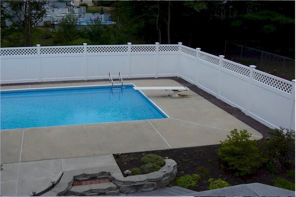 Источник вдохновения для домашнего уюта: спортивный, прямоугольный бассейн среднего размера на заднем дворе в классическом стиле с покрытием из бетонных плит