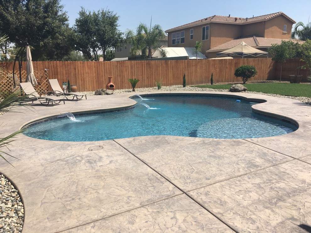 Visalia pool with Wet Edge Prism Martix and Pcc2000 cleaning Pool