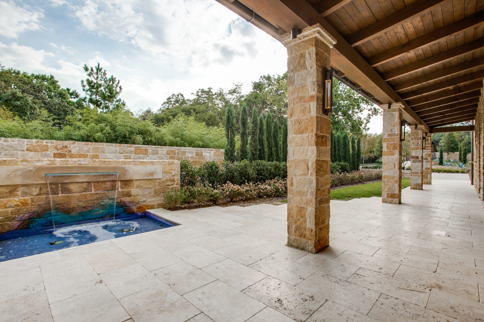 This is an example of a contemporary swimming pool in Dallas.