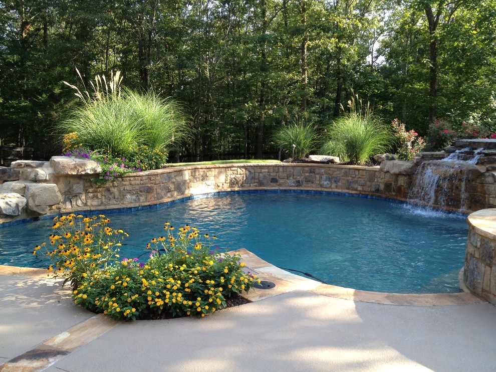 Inspiration for a classic swimming pool in Atlanta.