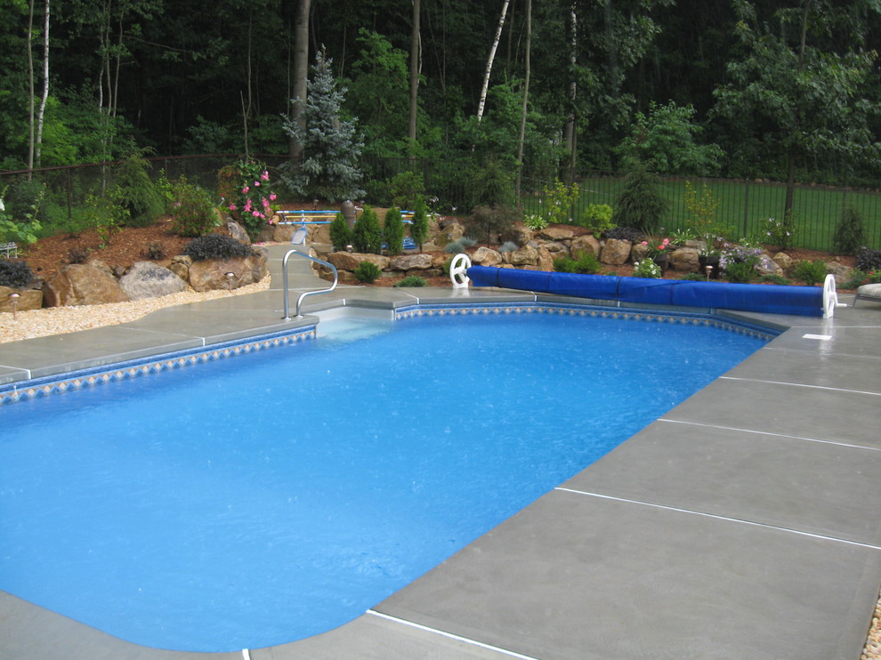 Immagine di una piscina classica