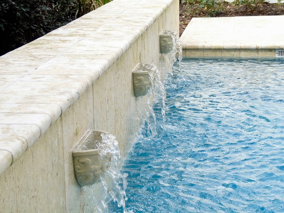 Design ideas for a traditional swimming pool in Houston.