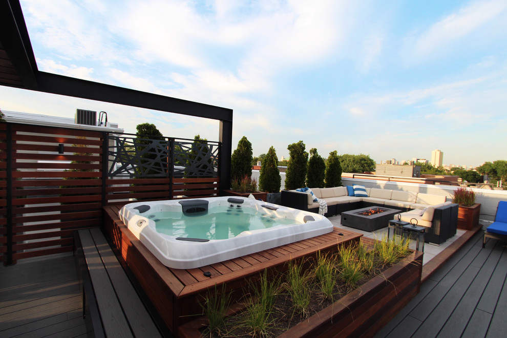 Inspiration for a large industrial rooftop pool remodel in Chicago