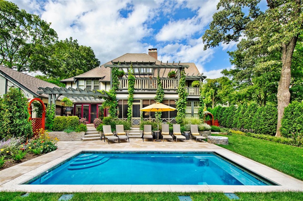 Идея дизайна: маленький бассейн на заднем дворе в классическом стиле для на участке и в саду