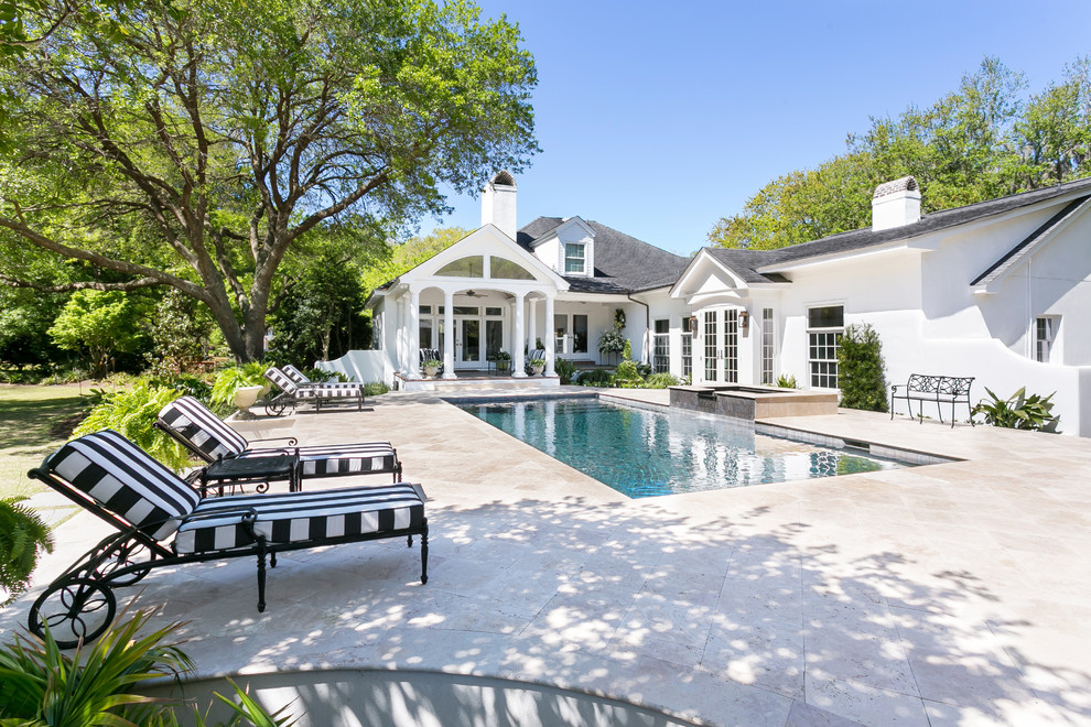 Großer, Gefliester Klassischer Pool hinter dem Haus in rechteckiger Form in Charleston