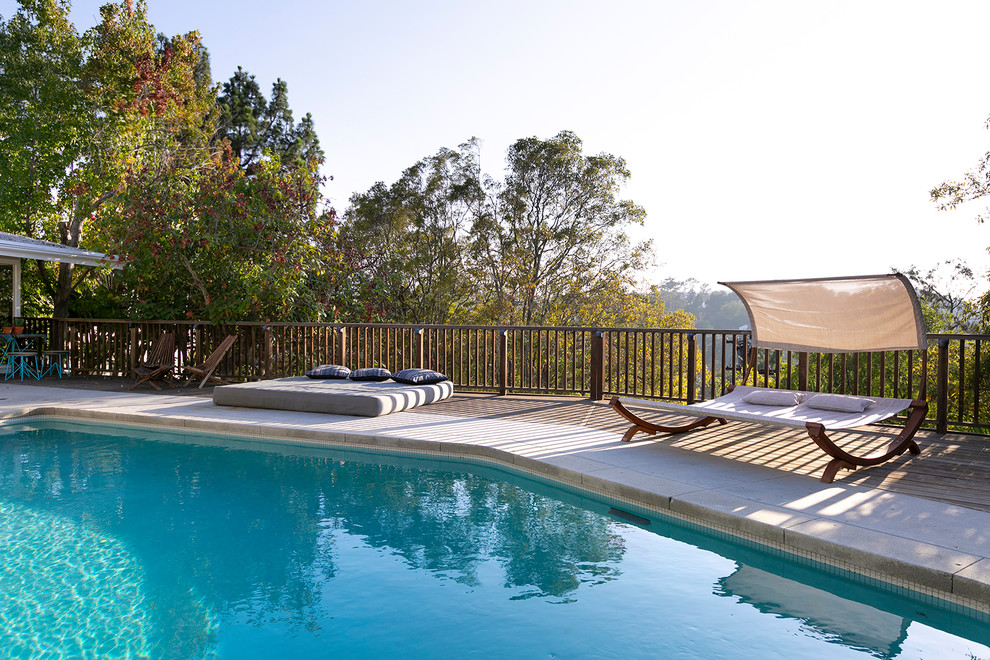 Foto di una piscina monocorsia contemporanea personalizzata dietro casa con pedane