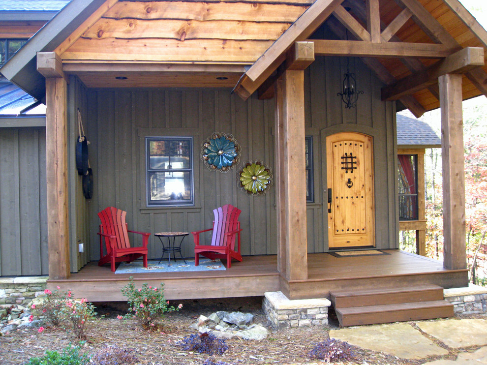 Cette image montre un porche d'entrée de maison chalet.