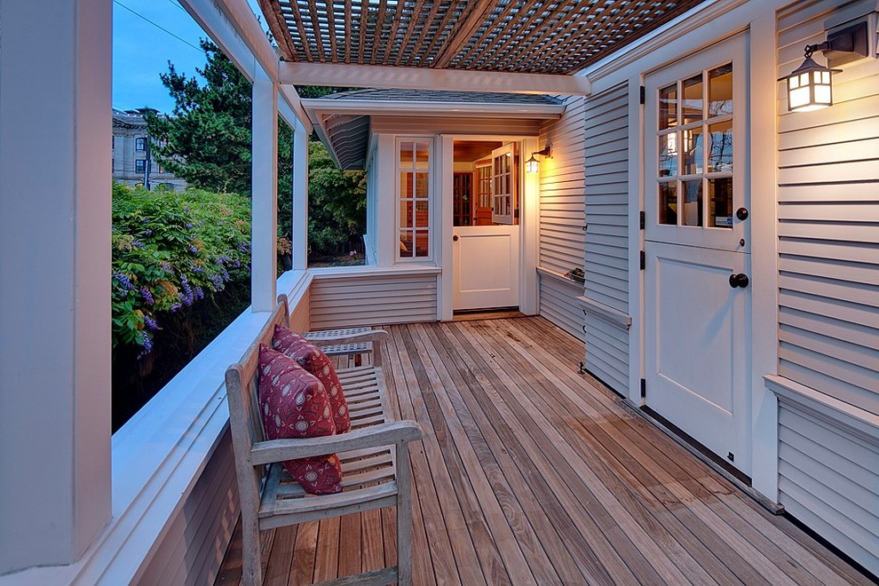 Inspiration for a traditional veranda in Seattle.