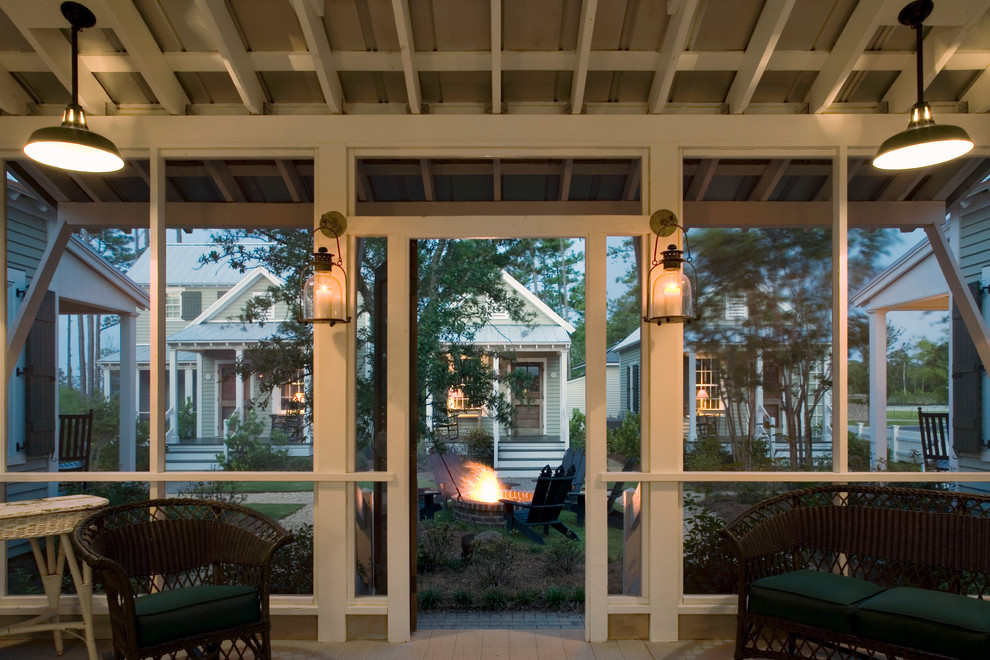 This is an example of a traditional porch design in Atlanta with a roof extension.