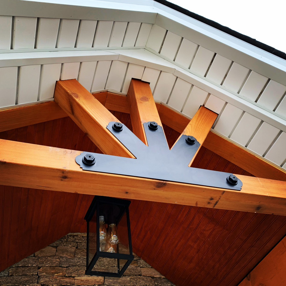 Exemple d'un porche d'entrée de maison avant craftsman de taille moyenne avec une extension de toiture.