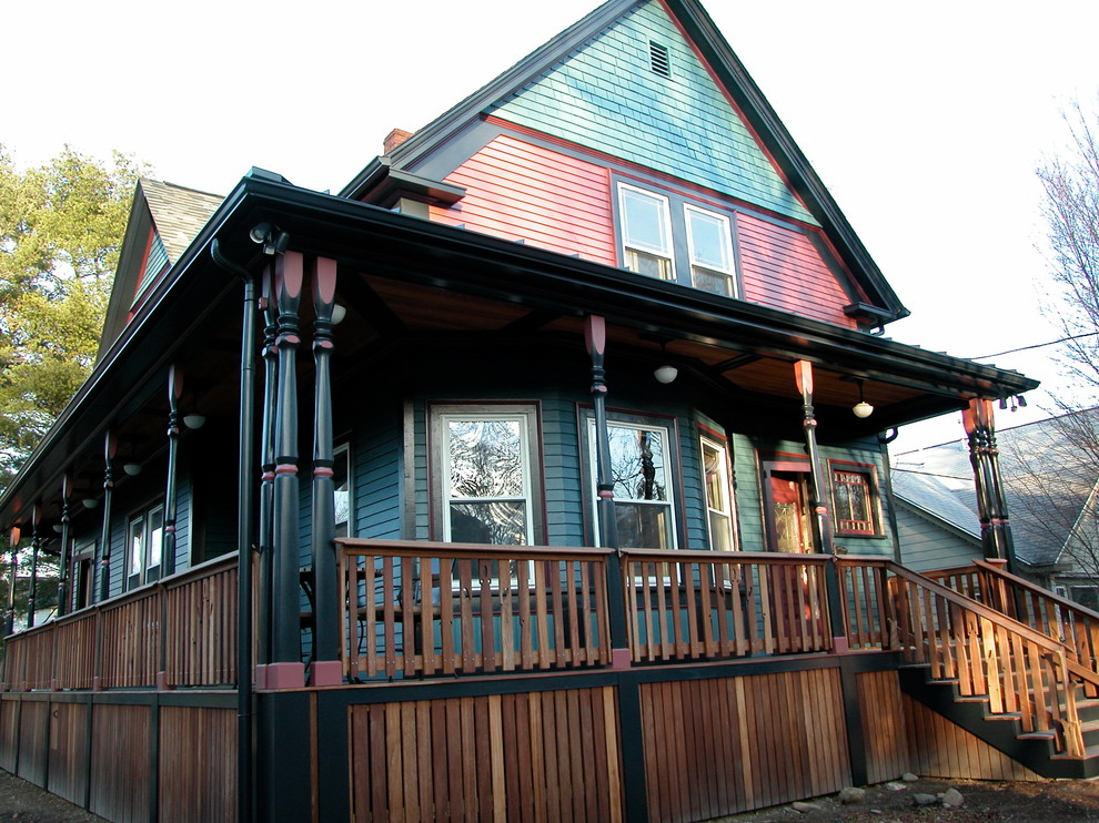 Inspiration för en mellanstor amerikansk veranda framför huset, med trädäck och takförlängning