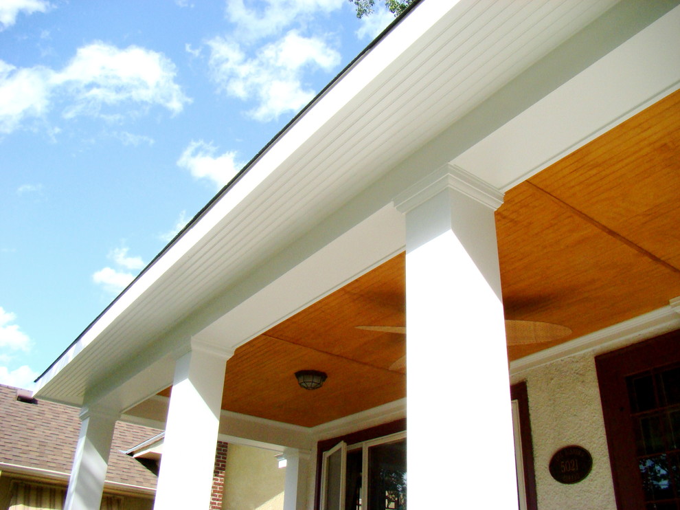 Mid-sized elegant front porch photo in Minneapolis with decking and a roof extension