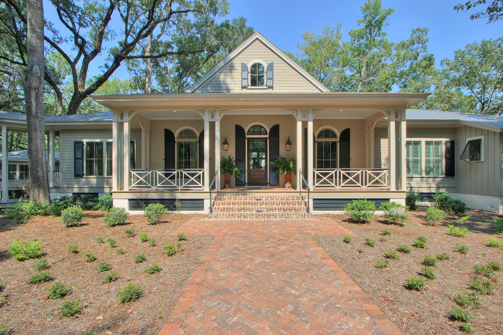 Exempel på en klassisk veranda framför huset