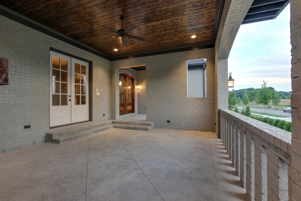 Exemple d'un porche d'entrée de maison craftsman.