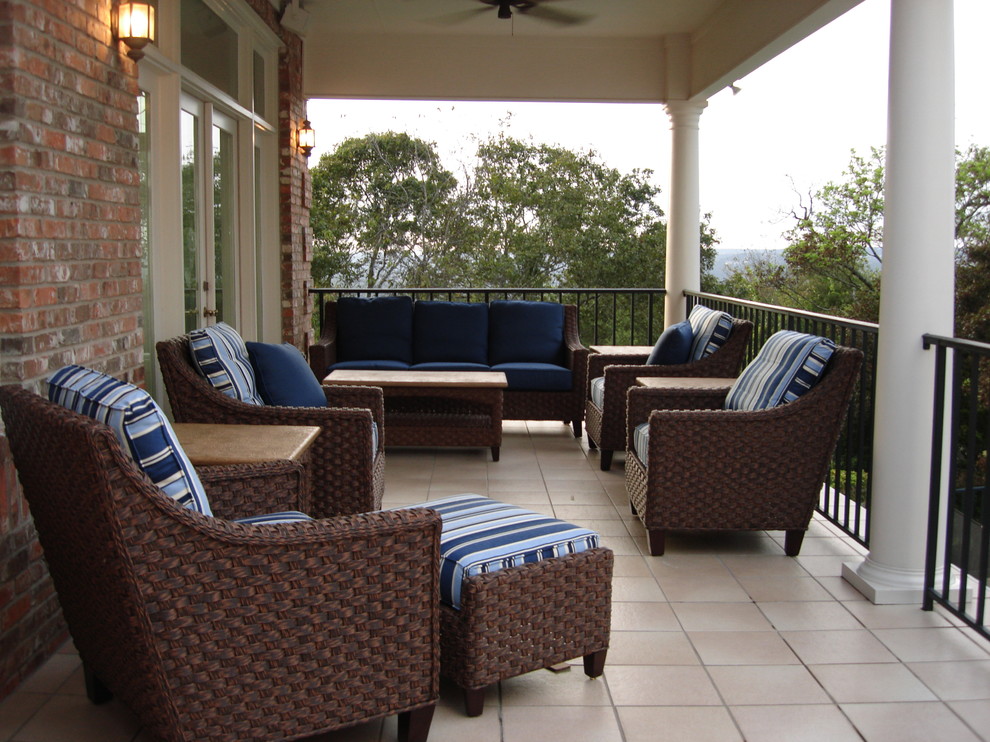 This is an example of a classic veranda in Austin.