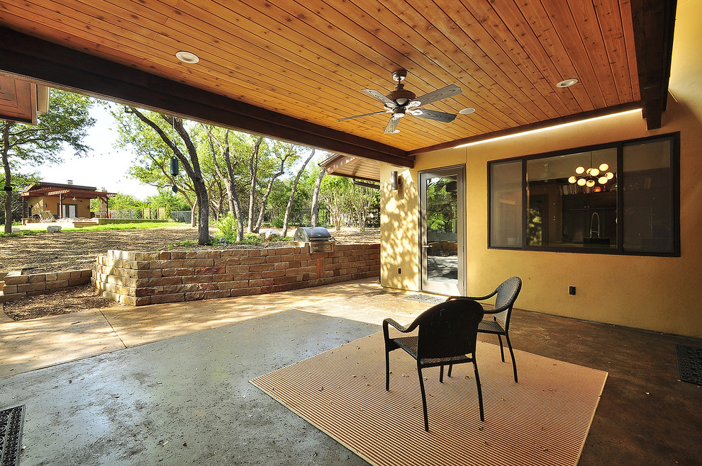 Inspiration for a contemporary porch remodel in Austin