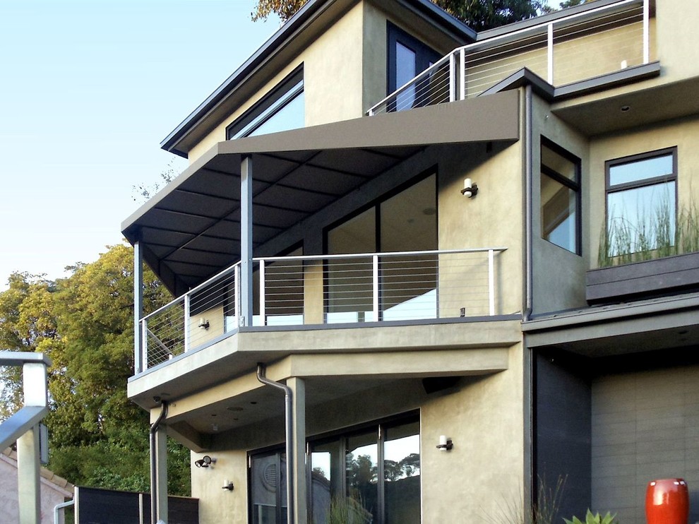 Inspiration for a contemporary back veranda in Los Angeles with an awning.