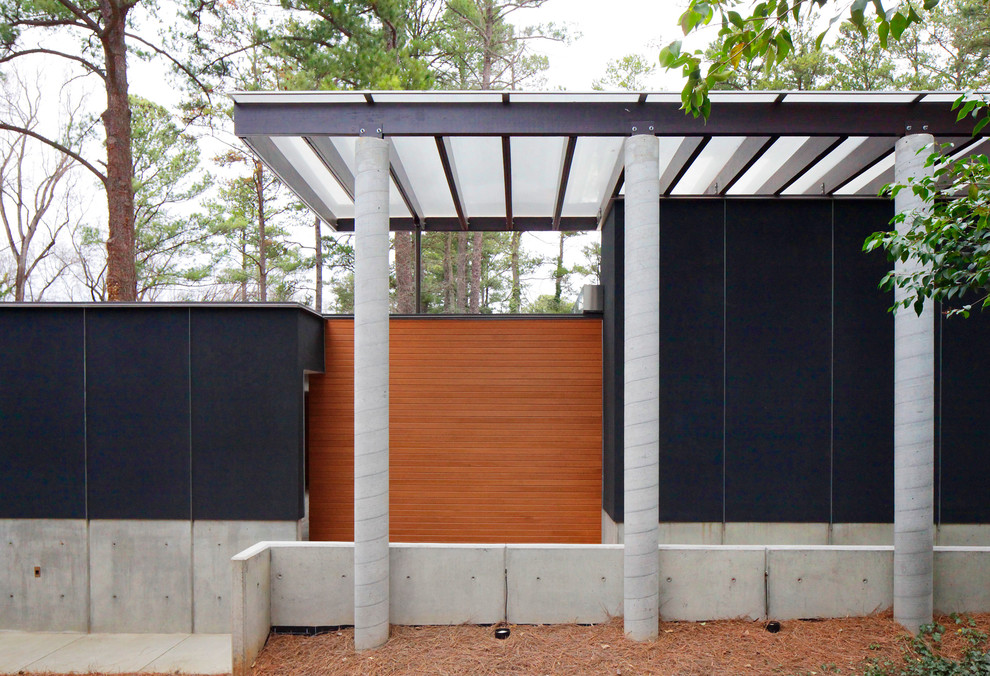 Idéer för mellanstora funkis verandor längs med huset, med betongplatta och takförlängning