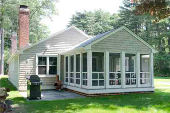 Design ideas for a medium sized veranda in Providence.