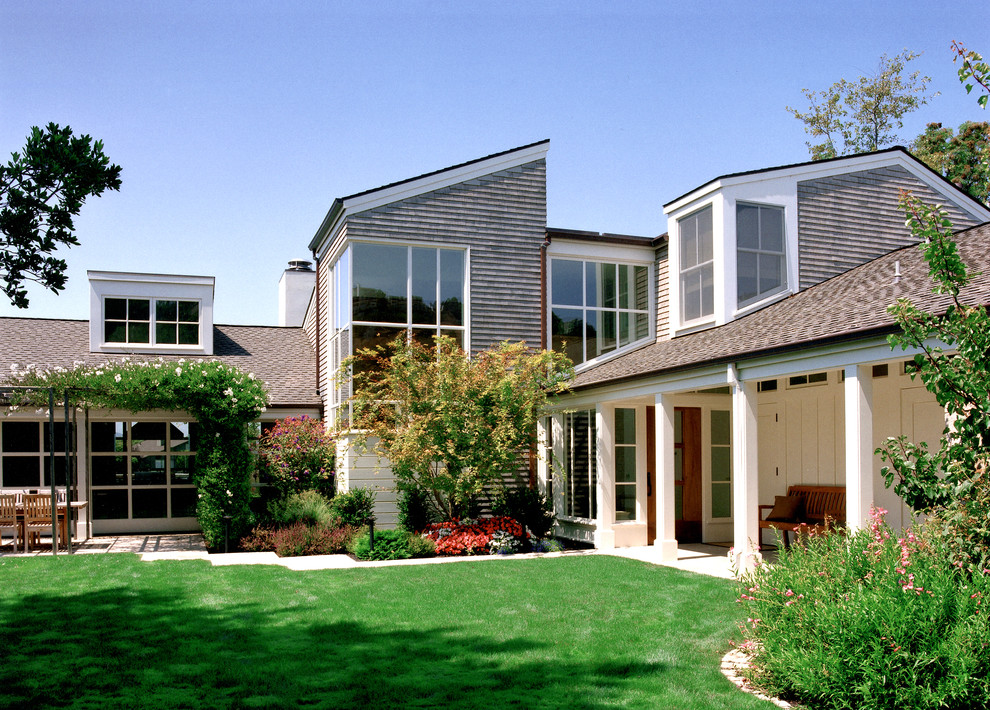 This is an example of a transitional porch design in San Francisco with a roof extension.