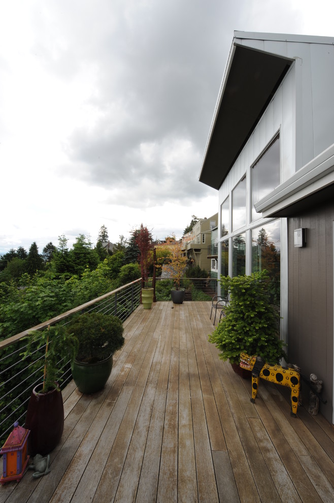 Inspiration for a contemporary porch remodel in Portland