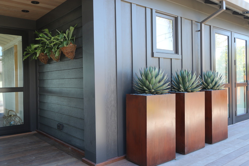 Mid-sized beach style porch container garden idea in San Francisco with decking