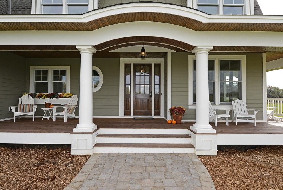 Inspiration for a cottage porch remodel in Minneapolis