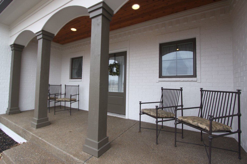 This is an example of a classic veranda in Indianapolis.