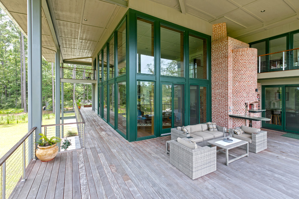 Diseño de terraza moderna grande en patio trasero y anexo de casas con cocina exterior y entablado