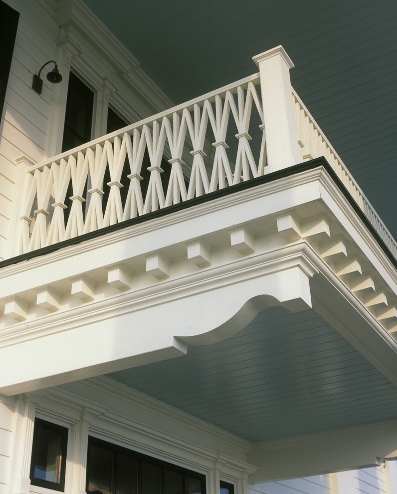 Inspiration for a timeless porch remodel in Wilmington