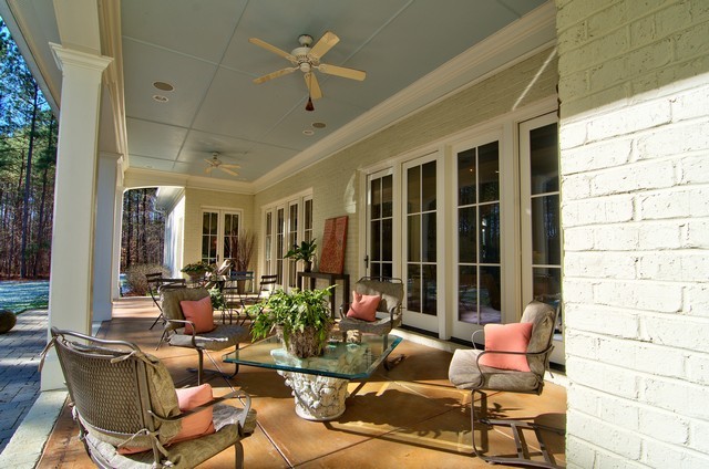 Design ideas for an eclectic veranda in Raleigh.