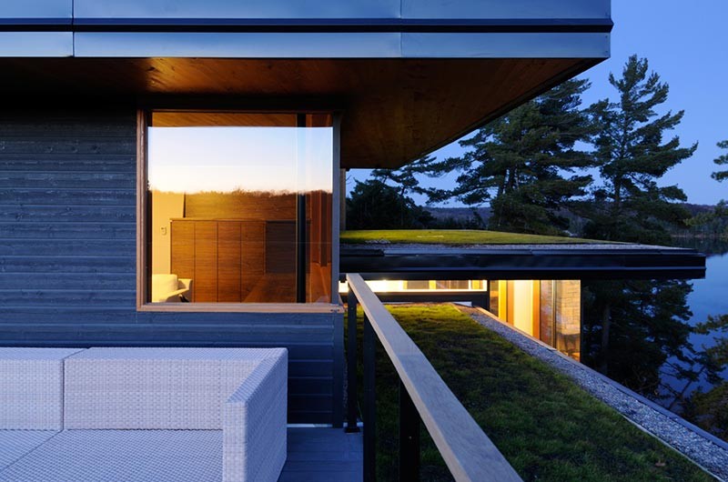 Cette photo montre un porche d'entrée de maison moderne de taille moyenne.