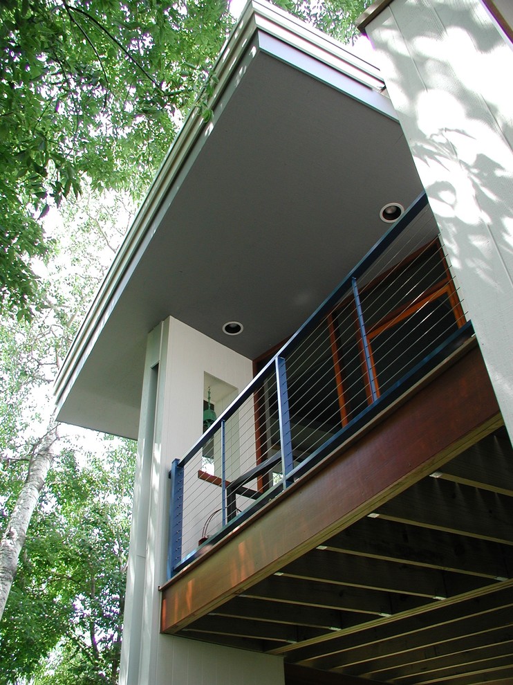 Inspiration for a contemporary porch remodel in Minneapolis