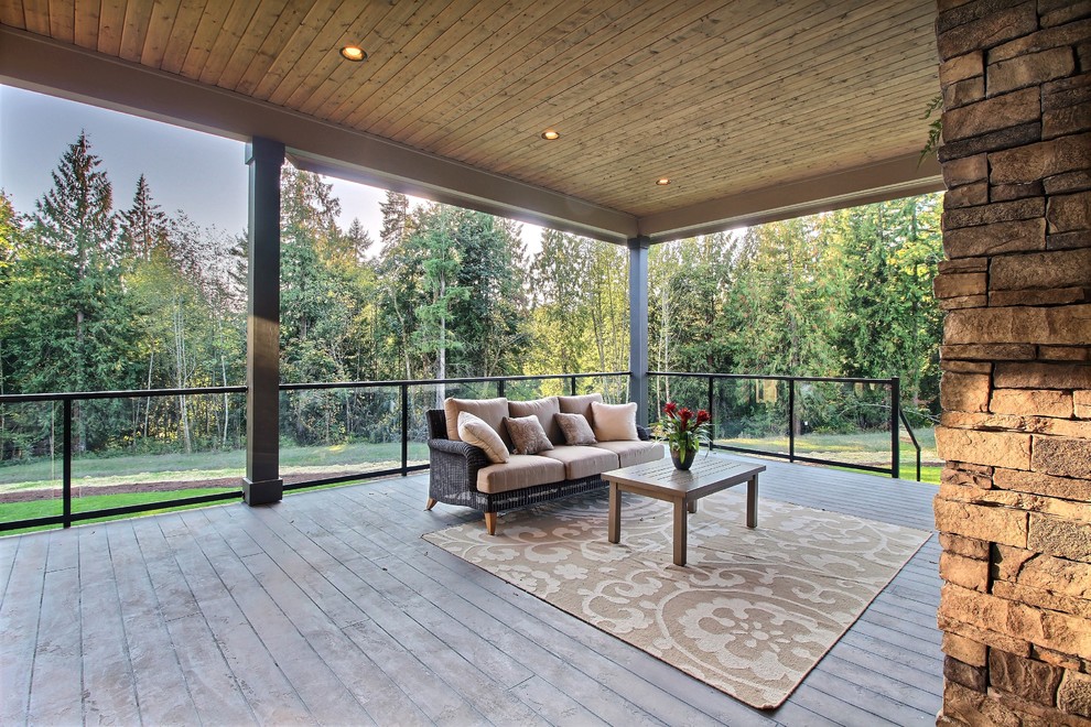 Diseño de terraza clásica renovada extra grande en patio trasero y anexo de casas con cocina exterior y entablado