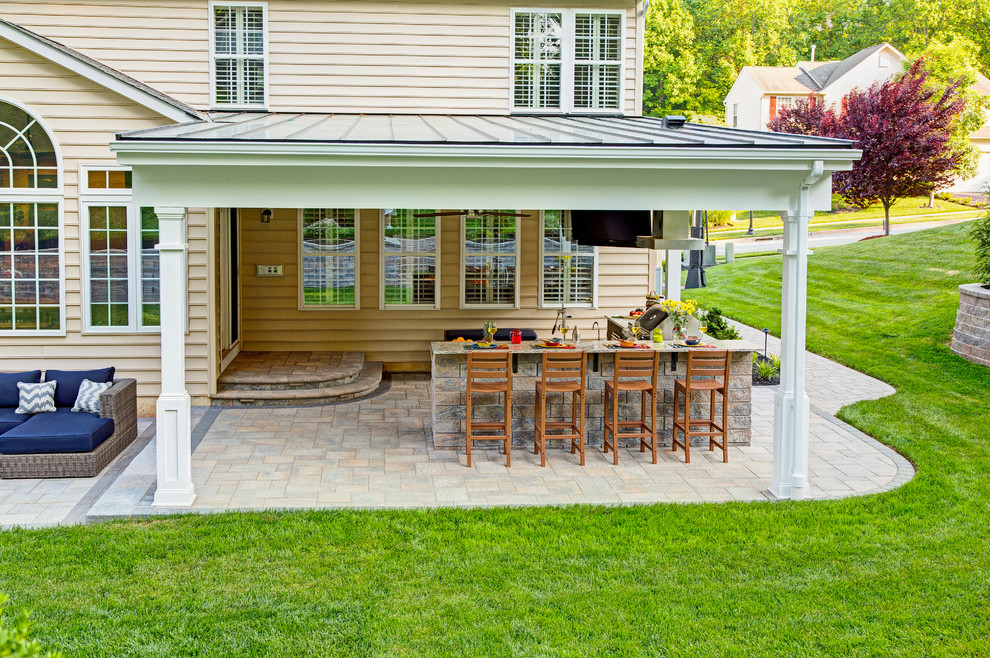 Diseño de patio en patio trasero y anexo de casas con adoquines de hormigón